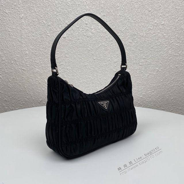 prada女包 普拉達2020專櫃最新款 1NE204 Prada nylon 皺褶Hobo手拎包 Prada復古風腋下包  pyd2306